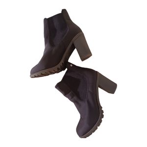 Simply Vera 9.5M ClaraBlack Chunky Heel Women's Wedged Sole Booties